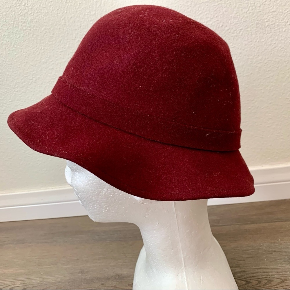 Liz Claiborne hat